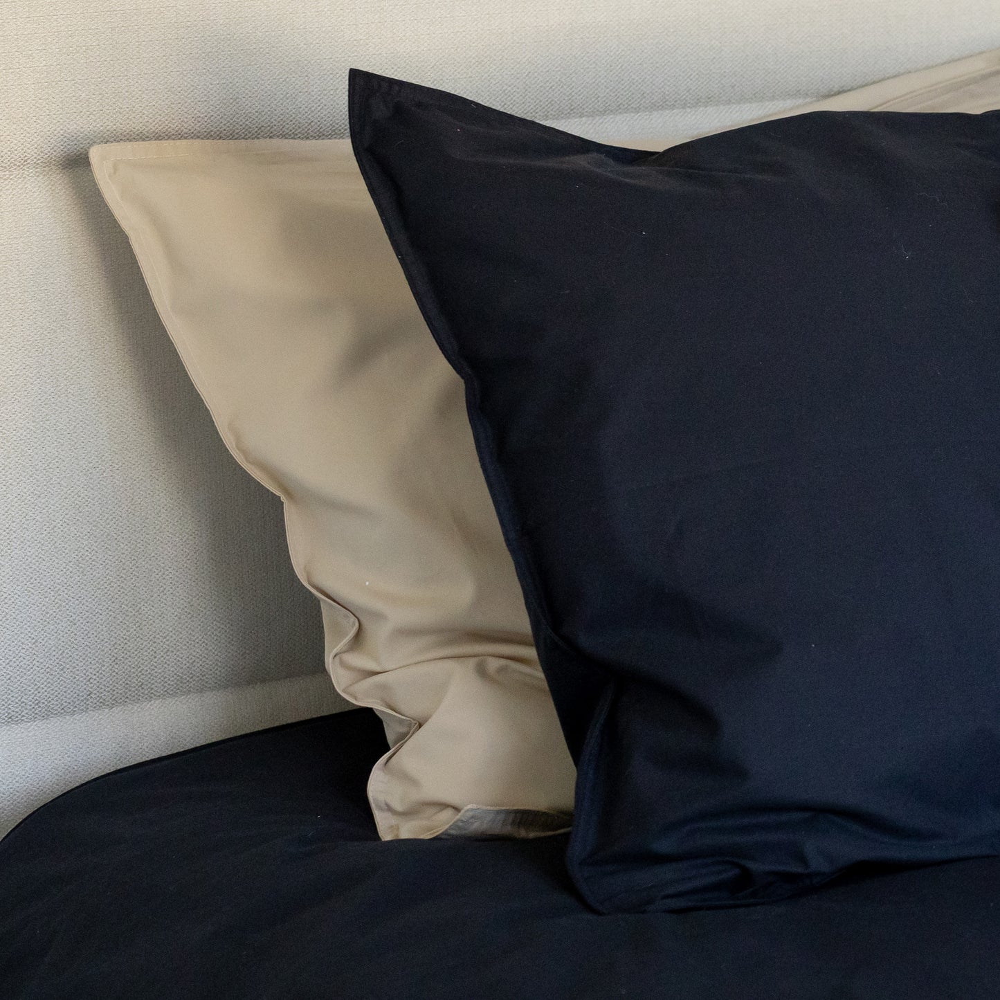 Percale large pillowcase | soot black