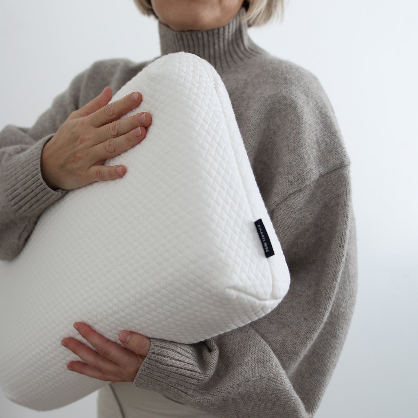 Memory neck support pillow